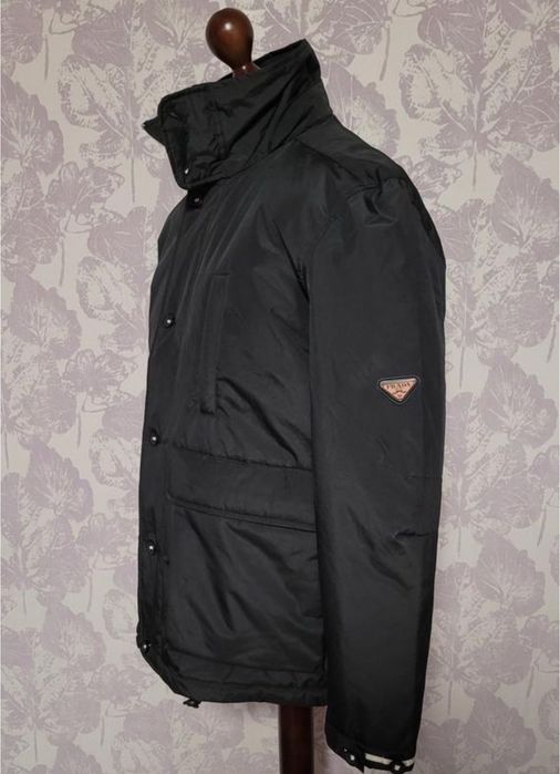 Продам куртку Prada (оригинал).