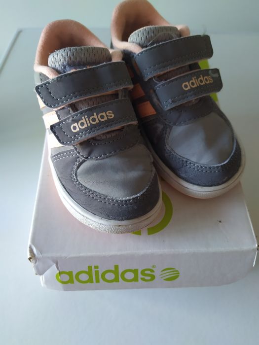 Skechers  unicórnio e Adidas neo TAM 22