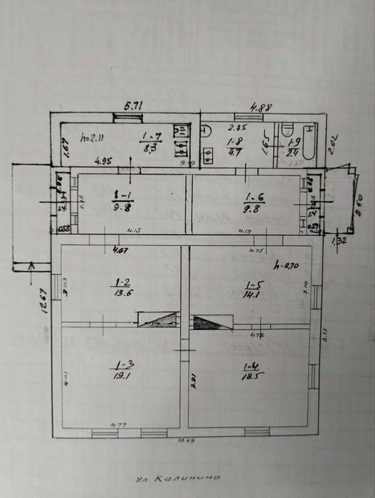 будинок у місті з великою земельною ділянкою