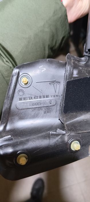 Tesla MY уплотнитель двери правой зад 1500065-00-c оригинал