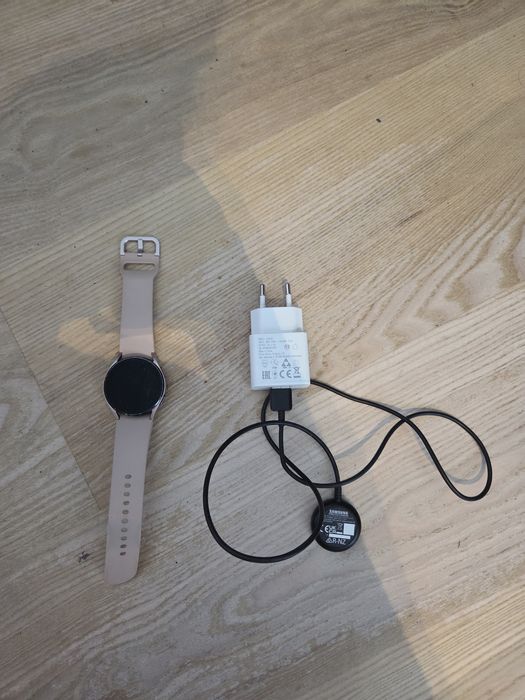 Samsung Galaxy Watch 4 40mm + Ładowarka