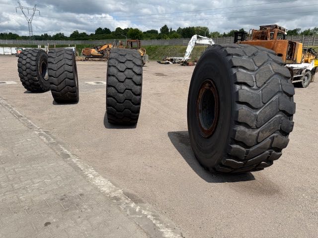 liebherr l 566 X POWER koła komplet 4 szt 26.5-25