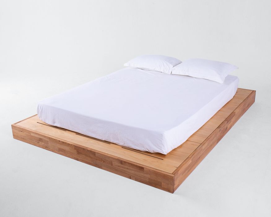 Cama de platforma de madeira e cabaceira (tomanho King)