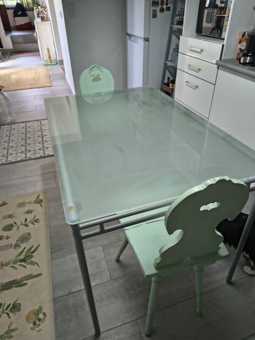 Mesa de vidro de cozinha, em bom estado.