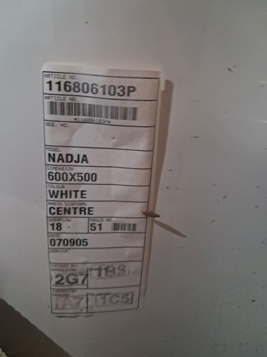 Lavatorio com tornneira WC