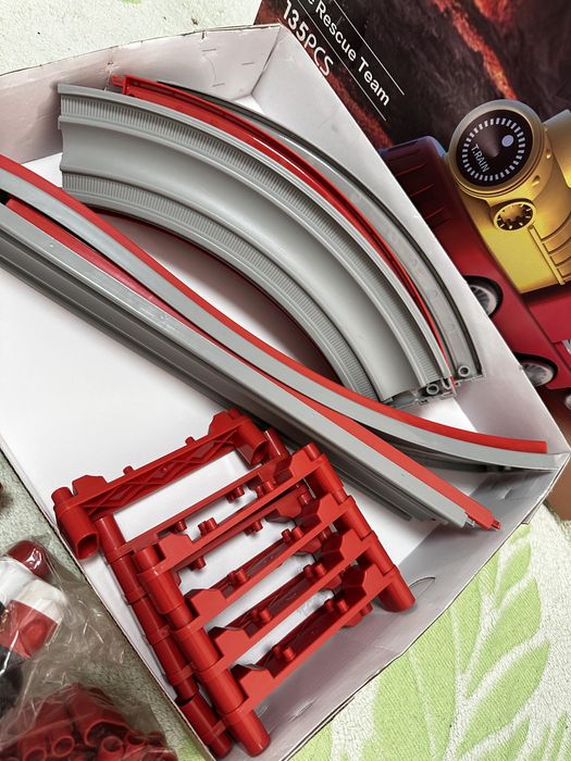 Залізна дорога велика/ на батарейках паравоз/ конструктор