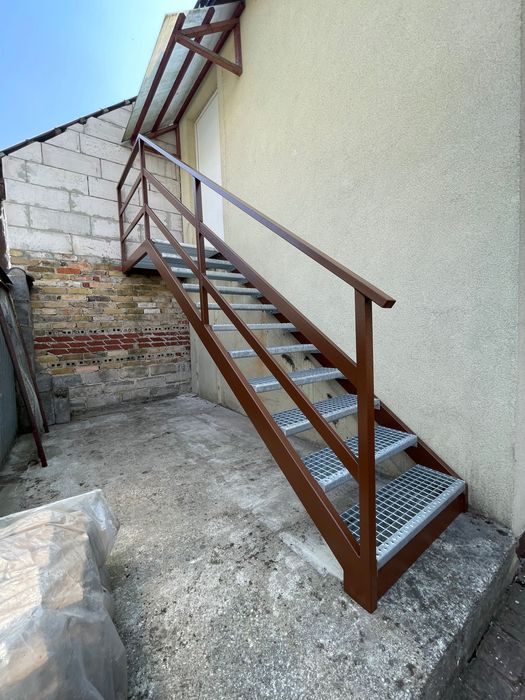 Schody metalowe stalowe zewnetrzne
