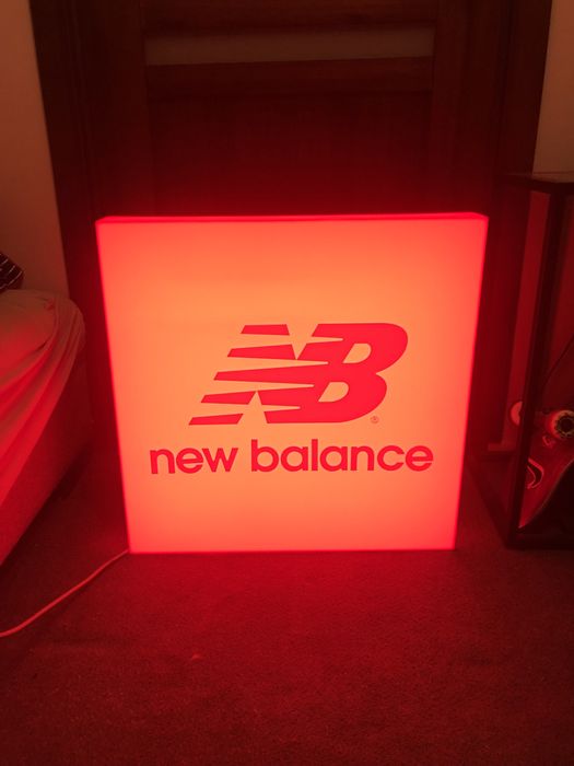 Customowy świecący znak newbalance
