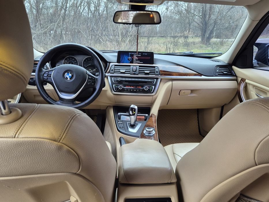 BMW 328I 2012 року