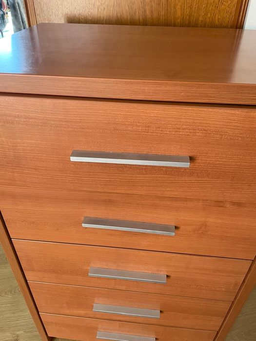 Cama individual com colchao,cómodo e duas cabeceiras