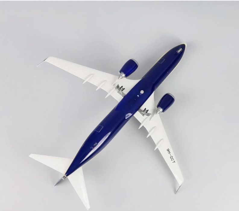 Ryanair Boeing 737-800 com luzes led na cabine, escala 1/067