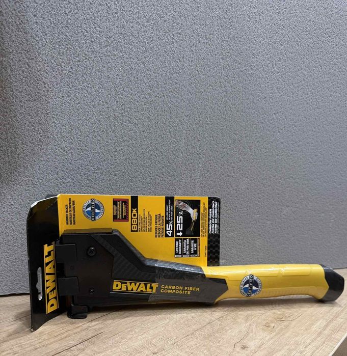 Степлер ударний молотковий карбоновий Dewalt DWHT75900