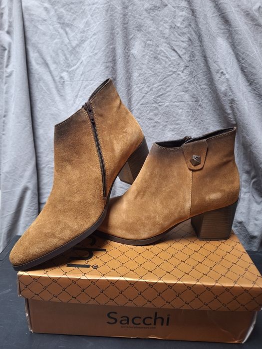 Botin de senhora em pele camurça