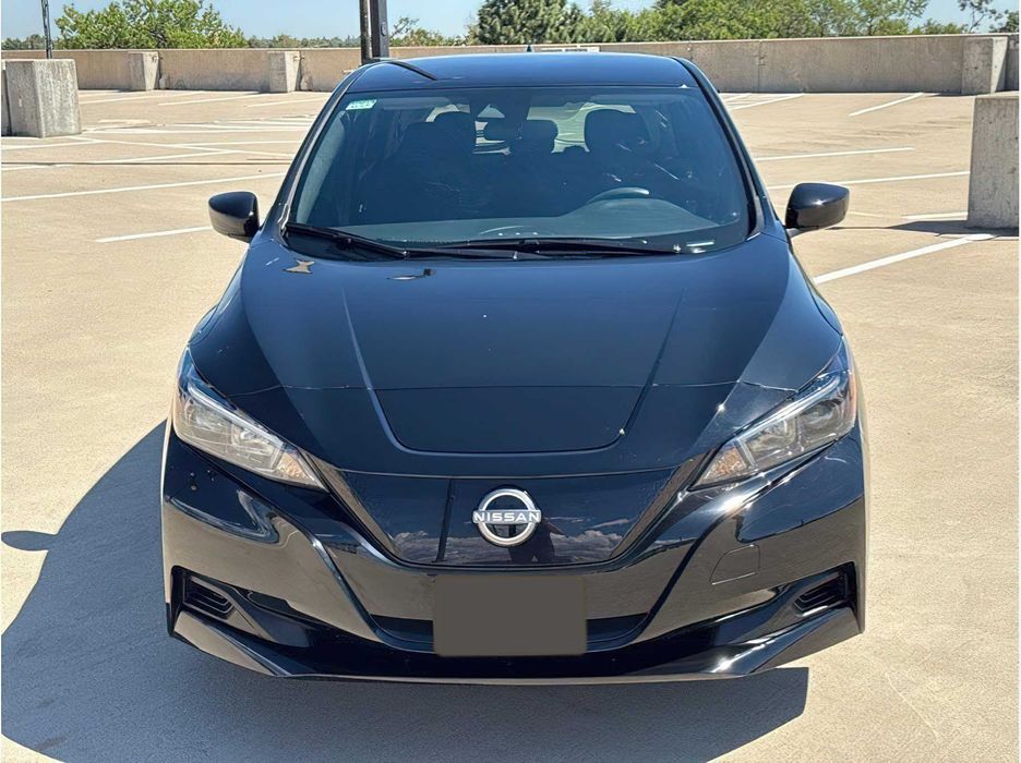Nissan LEAF      2025