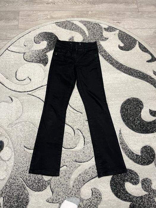 flared jeans, baggy jeans