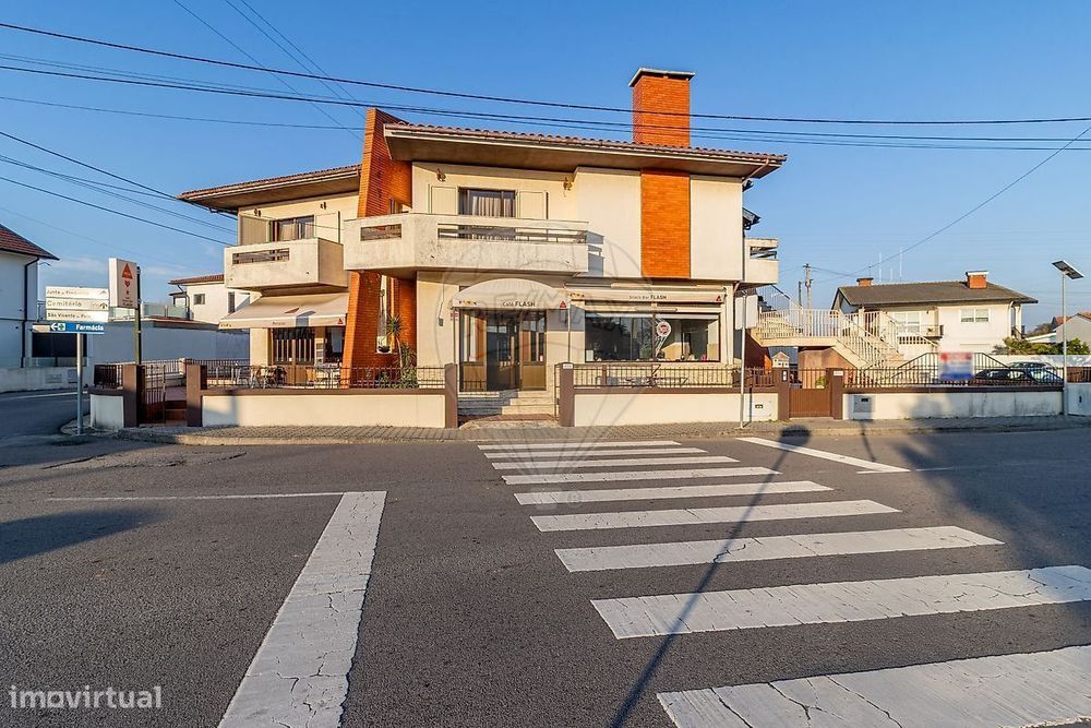 Oportunidade Única em São João de Ovar  Espaço Comercial + Habitação