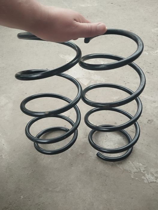 Продам передні пружи на РЕНО МЕГАН..