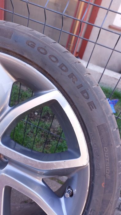 5x108 19x8J 245/40/19 Citroen