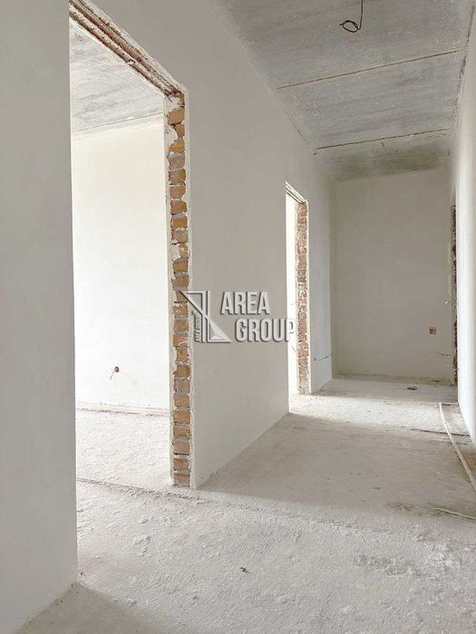 Продається остання 2-кімнатна квартира у збудованому будинку.