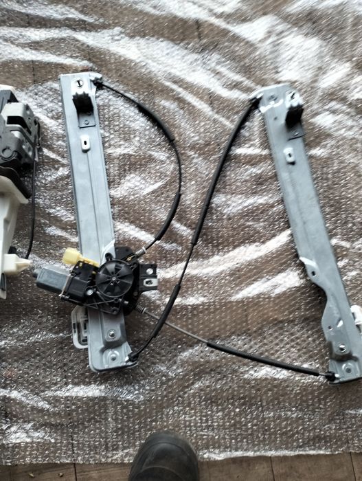 Стекло передане ліве форд ескейп 17 року