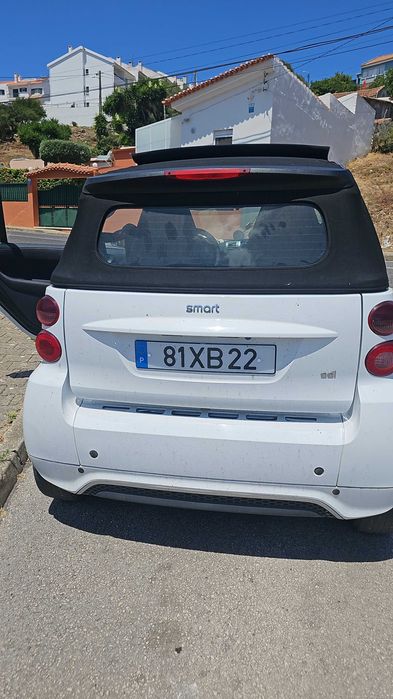 Smart cabrio de 2013 com 103.800 mil kms branco...carro esta impecável e importado...capota a trabalhar mt bem..
