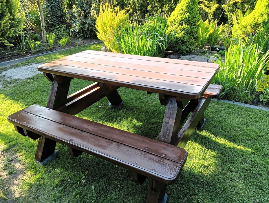 Drewniany stół tarasowy ogrodowy biesiadny