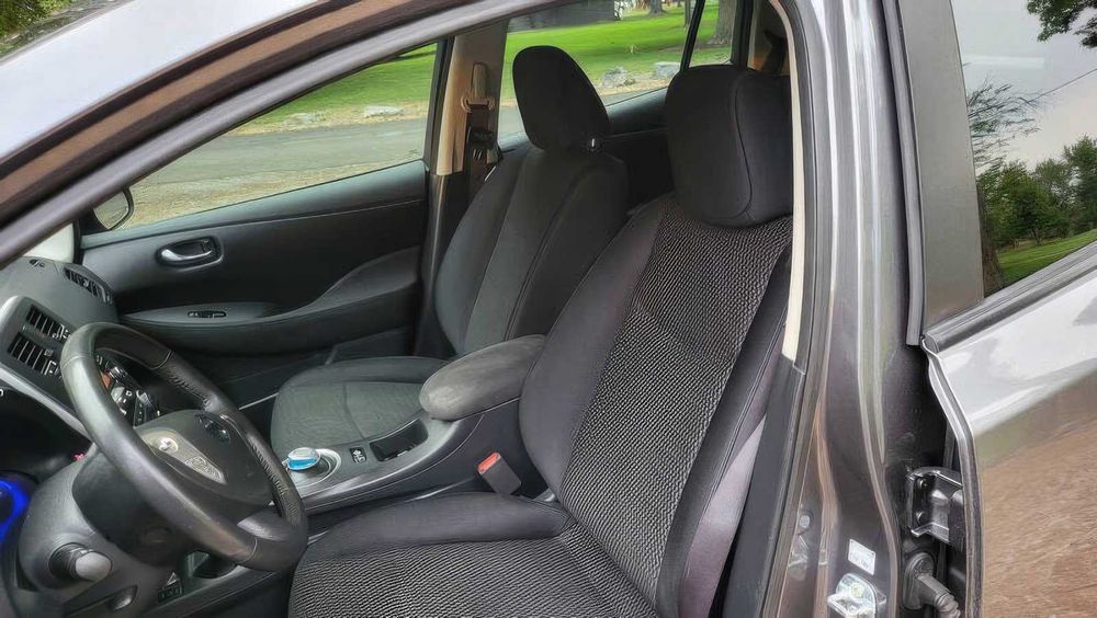 Nissan LEAF S      2015