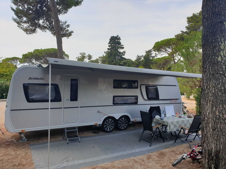 Przyczepa kempingowa DETHLEFFS nomad 730 FKR campingowa 8 osobowa Klima Mover ATC