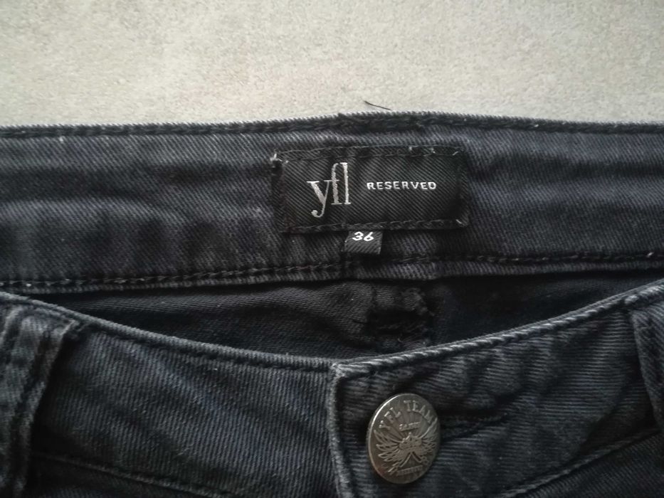 Krótkie szorty,  Reserved yfl