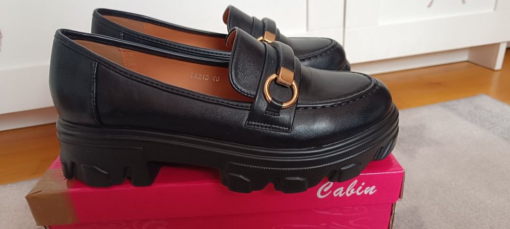 Mokasyny ekoskóra, r. 40, Cabin, półbuty czarne, gruba podeszwa