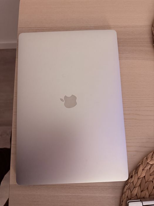 MACBOOK PRO (EM EXCELENTE ESTADO)