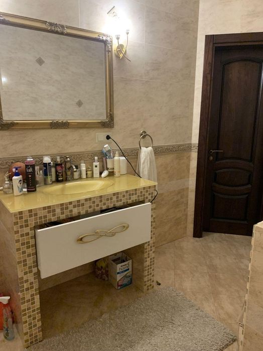 4-к, Івасюка вул., 11, Каскад