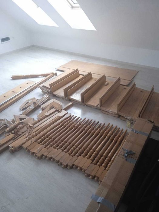 Schody drewniane dębowe z balustradą