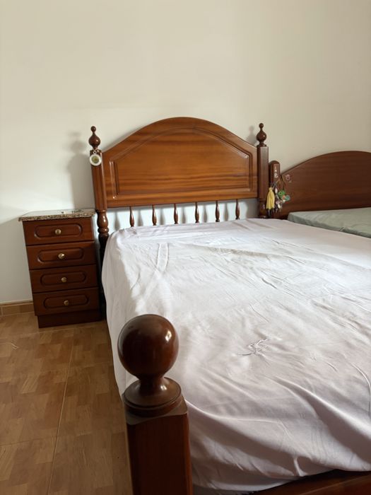 Cama de Corpo e Meio + Colchao (100x180)+ Mesa de Cabeceira