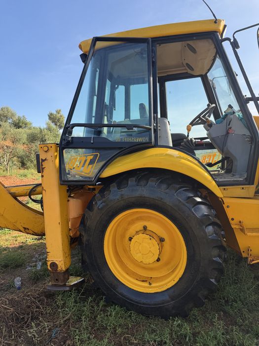 Jbc 4 cx 2001 com 7500 horas