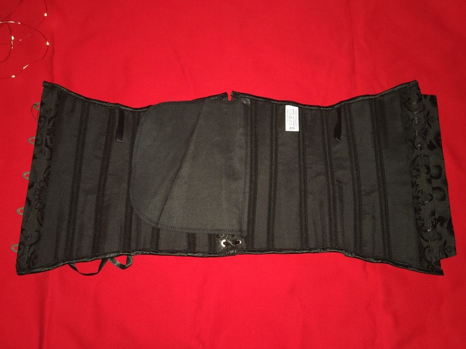 Корсет чорний XS зі шнурівкою