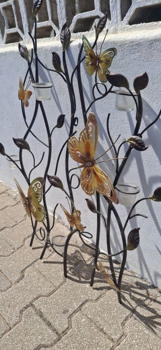 Decoração de Parede em Metal - Borboletas e Suportes para Velas (90cm)