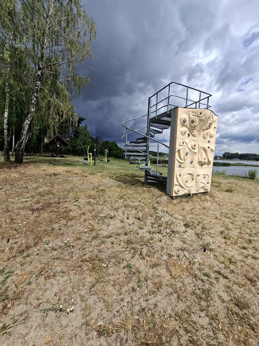 Domek nad zalewem na ogrodzonej działce.Cena od 25 sierpnia.