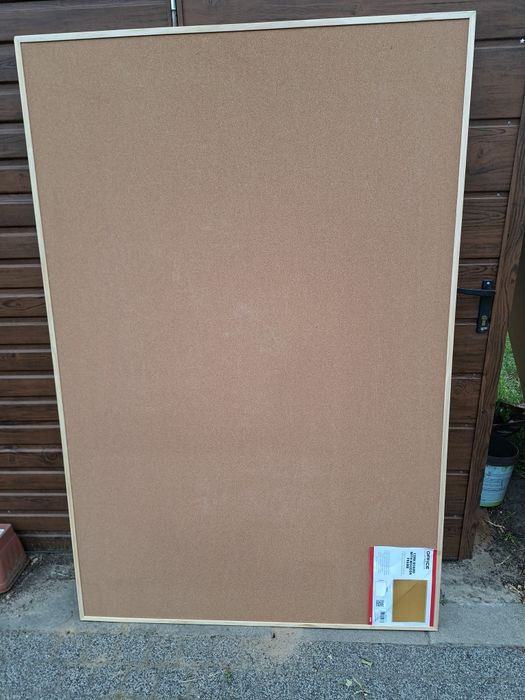 Tablica korkowa  180x120 cm rama drewniana