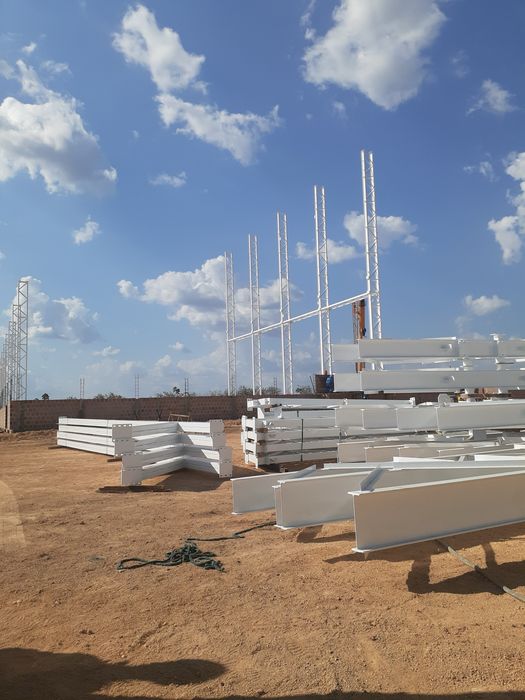 Construção de armazem e estruturas metalicas