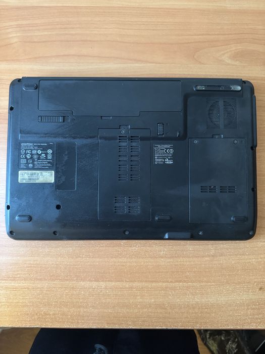 Ноутбук eMachines e525