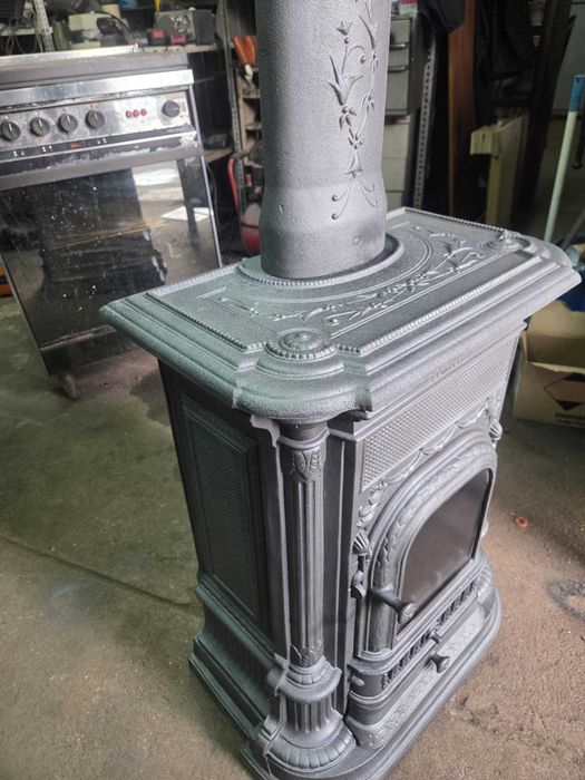 Salamandra em ferro fundido em bom estado