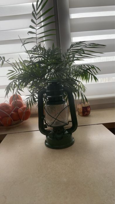 Stare lampy naftowe czerwona z prl