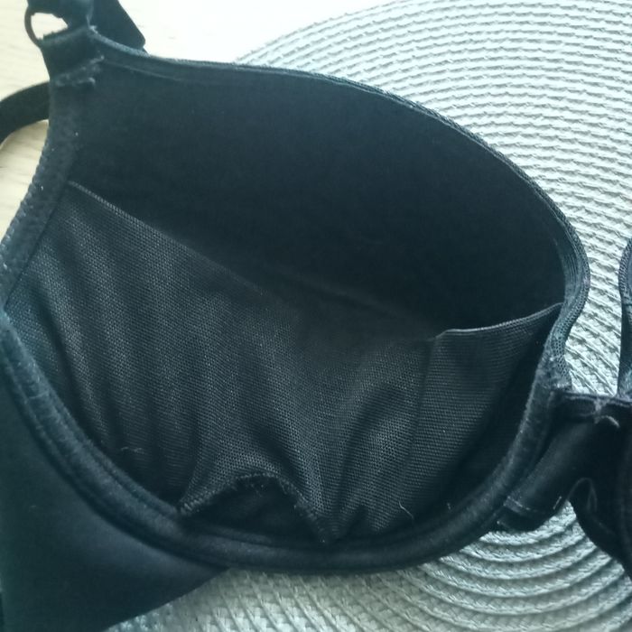 Biustonosz push up,z kieszonkami na wkładki, czarny Triumph  Diamond Sensation 85B