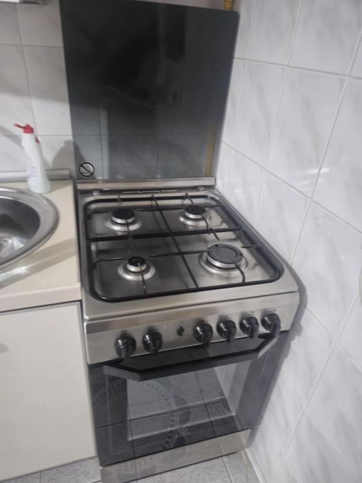 Kuchnia gazowa z piekarnikiem gazowym Indesit