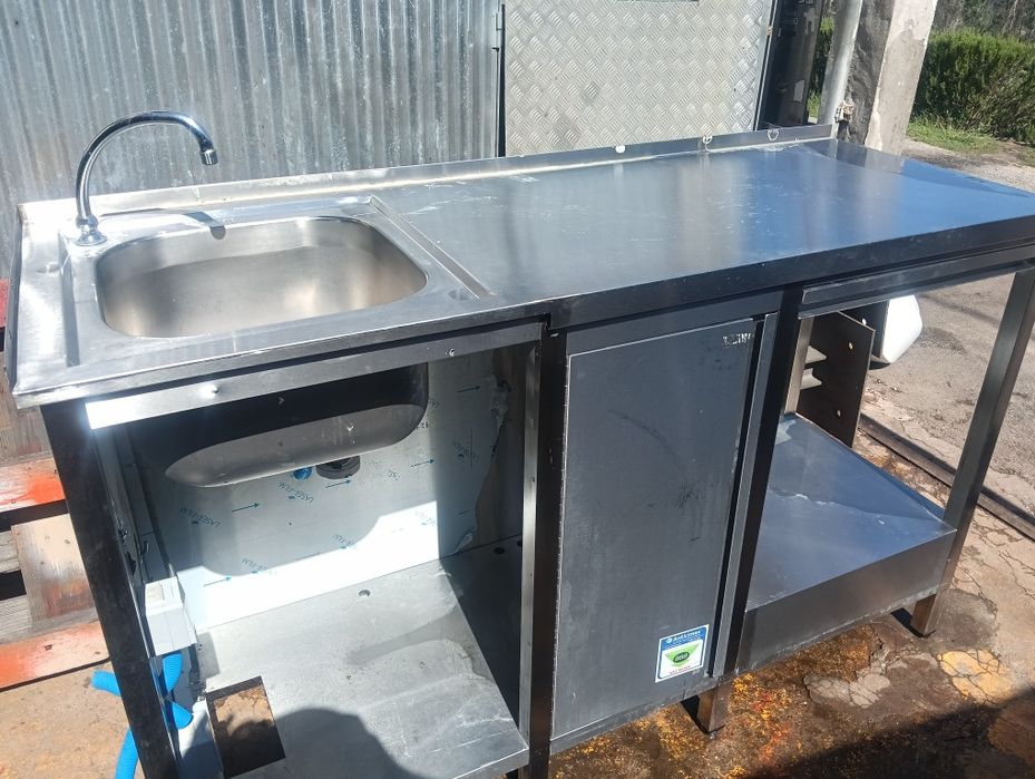 Banca de inox com pio e mesa extensível
