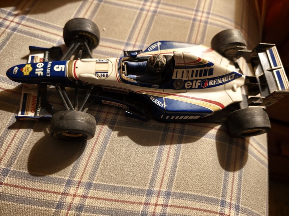 Carros miniaturas  escala1.43 rally só vendo  o conjunto