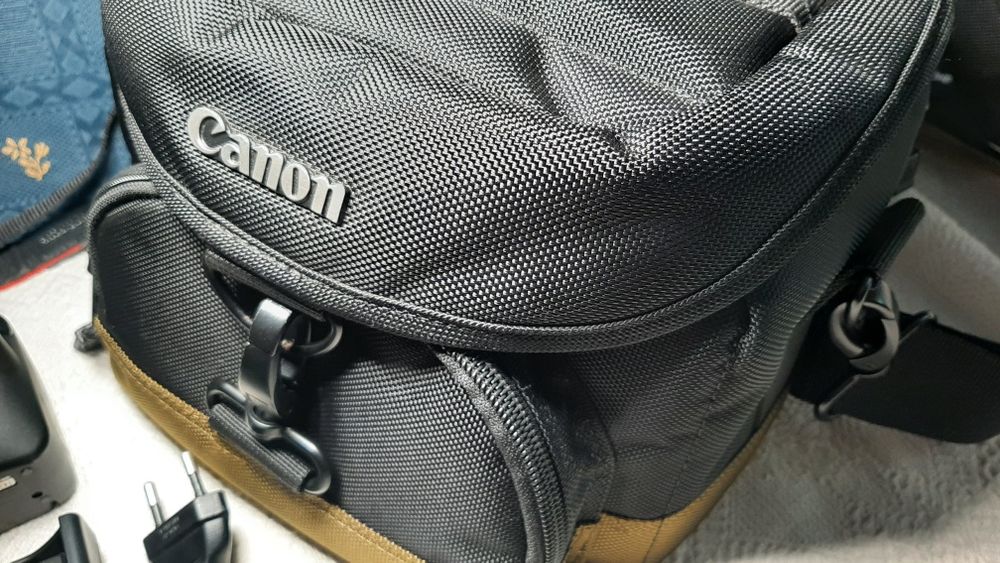 Câmara Canon 200d /sl2 + lentes canon 50mm e 18-135mm + acessórios