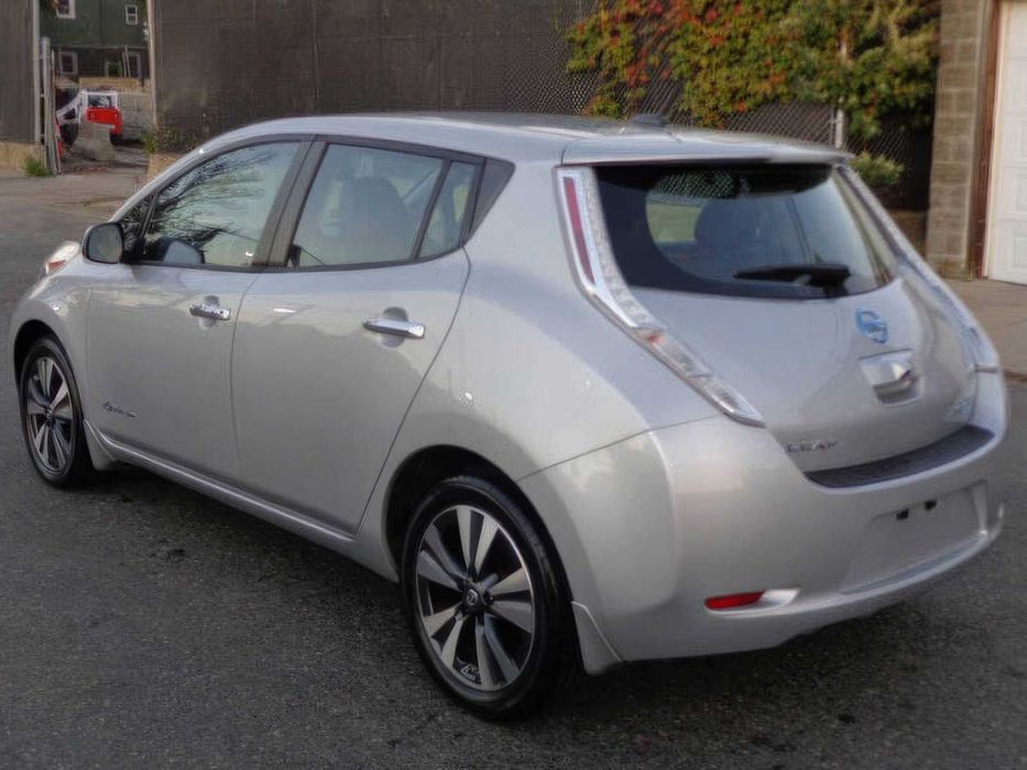 Nissan LEAF SL      2017