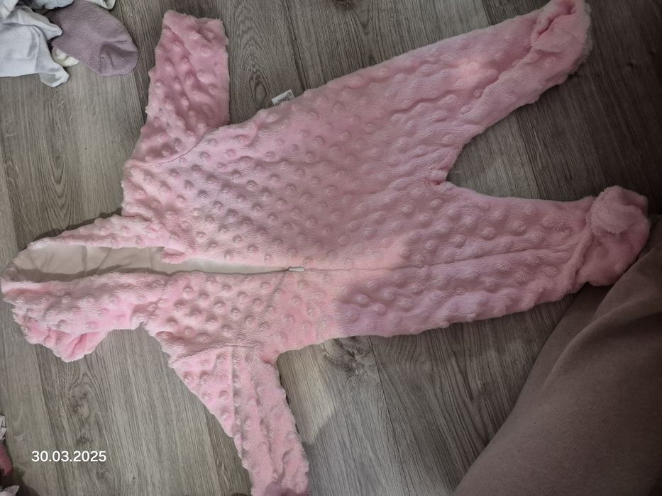 Kombinezon dla niemowlaka plus czapka rozmiar 56